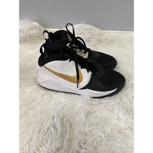 Nike Team Hustle Basketball Shoes Sneakers Black/Gold Sz US 6Y